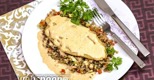 Морской окунь с гречкой и сливочным соусом