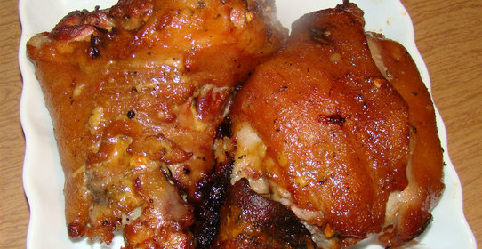 Свиная рулька в пиве с медом