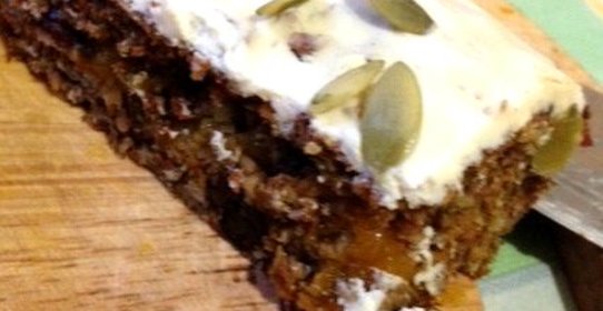 Морковно-овсяный пирог с курагой без сахара