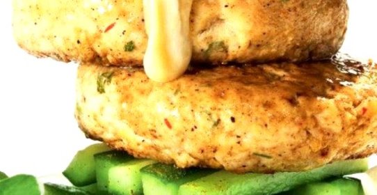 Куриные бургеры с огурцами