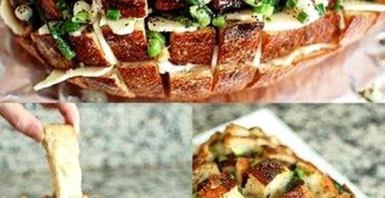 Разваливающийся хлеб с сыром и грибами