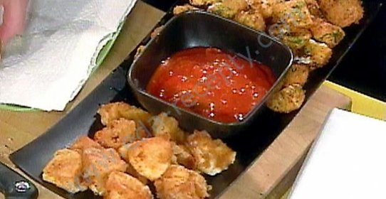 Гренки с соусом из запеченных томатов