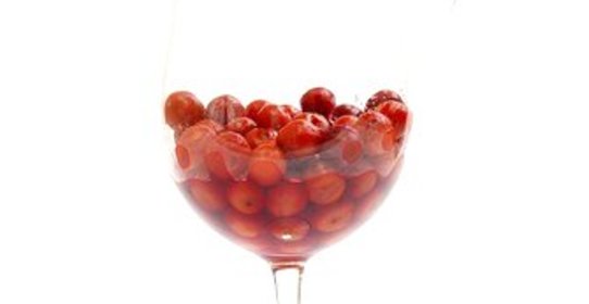 Вишни с красным вином и пряностями