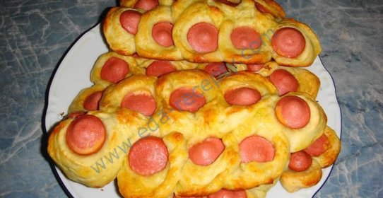 Булка с сосиской