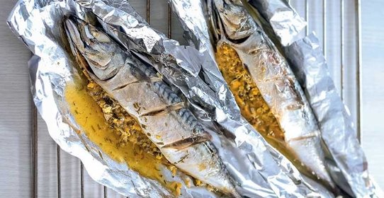 Запеченная в фольге скумбрия