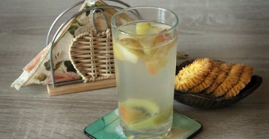 Яблочный компот с киви и лимоном