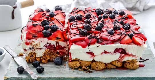 Торт с маскарпоне и клубникой