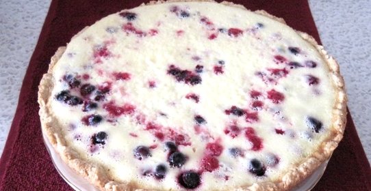 Торт со смородиной и сметаной