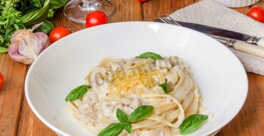 Паста фетучини с курицей в сливочном соусе