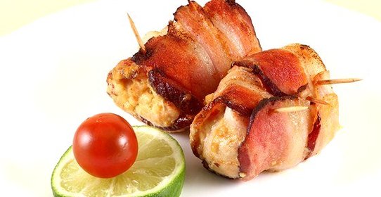 Рулеты из курицы и бекона с песто