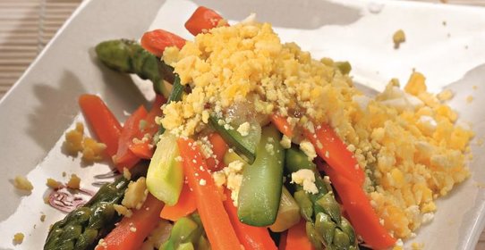 Овощи с соусом мимоза