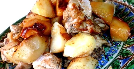 Курица, тушенная в казане