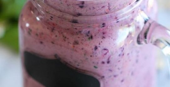 Смузи с голубикой и бананом