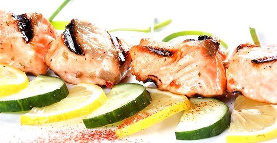 Шашлыки из лосося в укропно-горчичной глазури