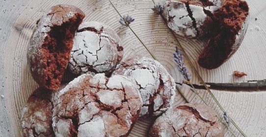 Шоколадные пряники с трещинками