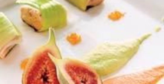 Куриное филе-миньон с луком-пореем, муссом из авокадо и моркови от Павла Рогожина