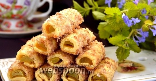 Коричные трубочки с ревенем