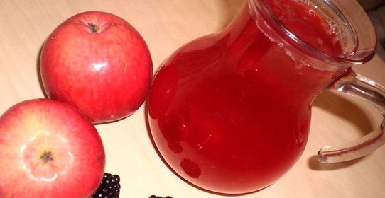 Компот из яблок и ежевики