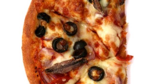 Пицца с томатами, анчоусами и душицей