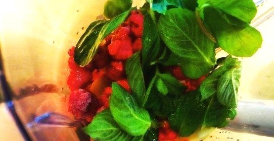 Малиновый смузи с мятой от «Mitten Coffee»