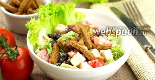 Салат из куриной грудки с сухариками