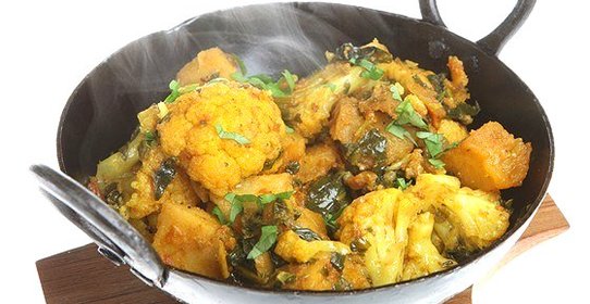 Цветная капуста с картофелем в индийских специях