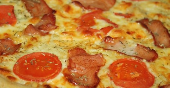 Пицца с вяленым свиным окороком