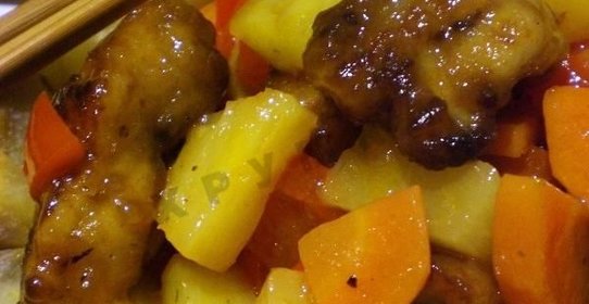 Курица с ананасами в кисло-сладком соусе