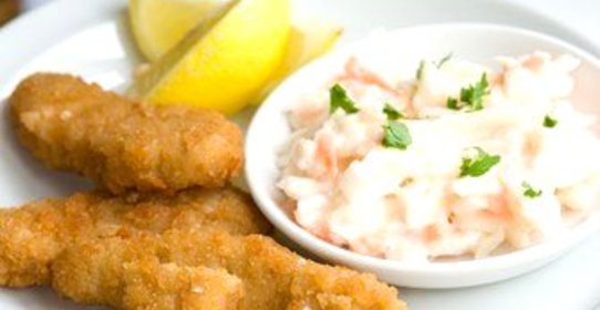 Золотистые куриные грудки с коулсло