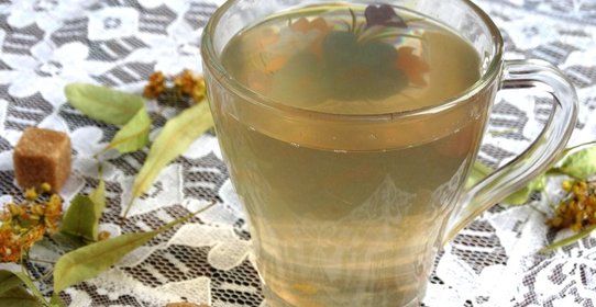 Компот из груш и персиков с липой