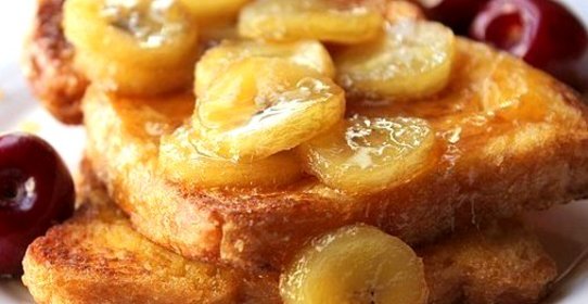 Тосты с бананово-карамельным соусом