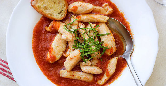 Куриная грудка в томатном соусе