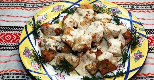 Куриное филе под сливочным соусом