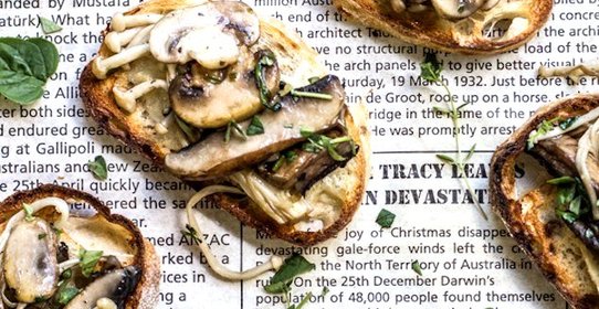 Брускетта с грибами и сыром бри