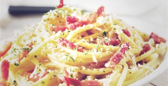 Паста карбонара с пармезаном