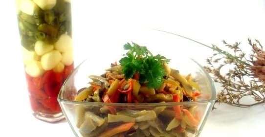 Салат из шампиньонов с белым вином