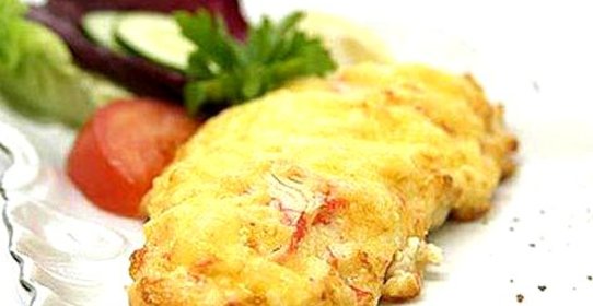 Камбала с луком и сыром