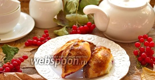 Дрожжевые пирожки с вишней