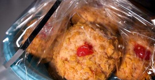 Печенье с орехами и мараскиновой вишней