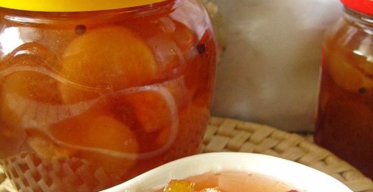 Варенье из инжирного персика с лимоном и розовым перцем