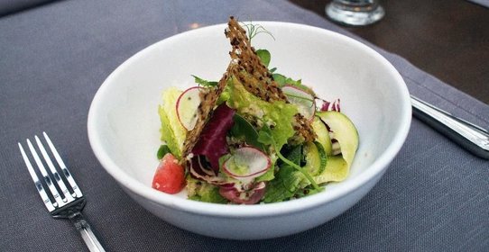 Салат с киноа и чайным грибом