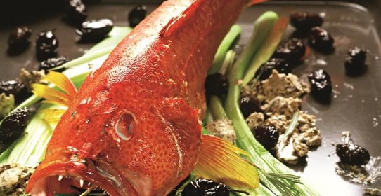 Окунь в апельсиновой глазури с розмариновым маслом