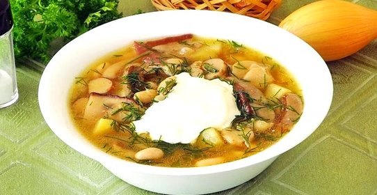 Суп с фасолью и боровиками