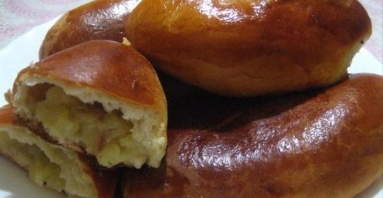 Пирожки с картофелем и тушенкой