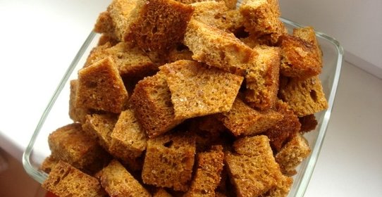 Сухарики с чесноком в духовке