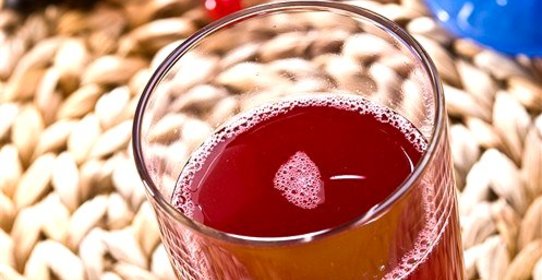 Компот из арбуза и ягод со свежей мятой