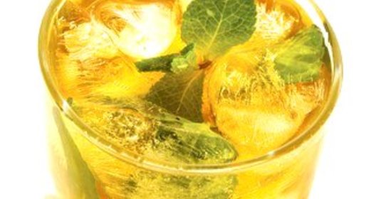 Холодный мятный зеленый чай с саке