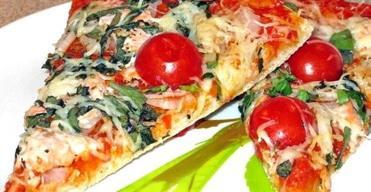 Пицца с красной рыбой