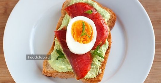 Тост с авокадо и копчёной неркой