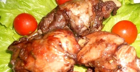 Кролик тушеный в красном вине